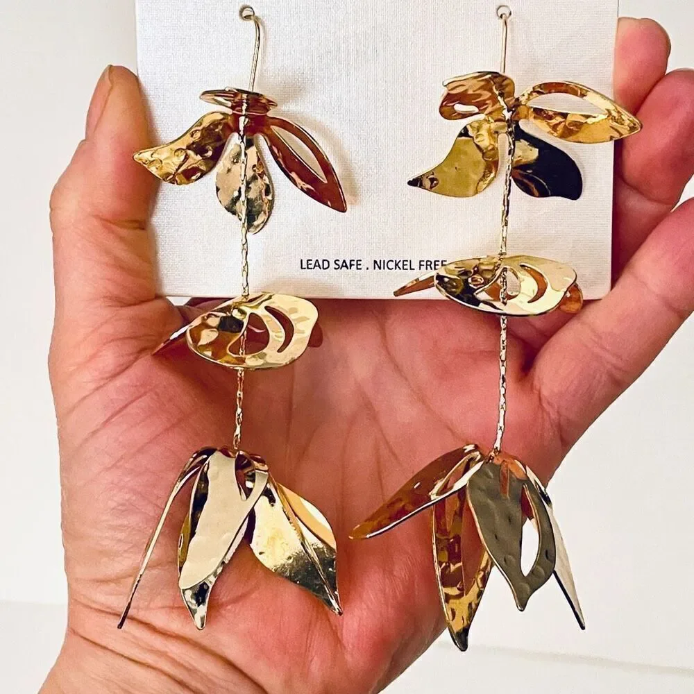 NWT piper•K Gorgeous Gold Long 4.5” Big Shinny Flowers Drop Bling Bling Earrings